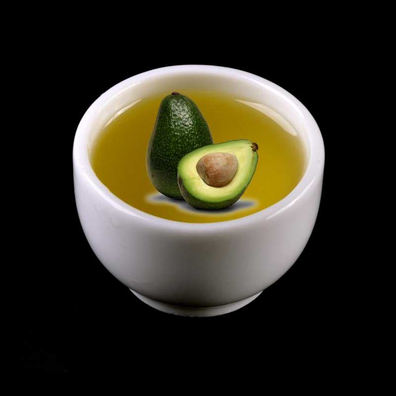 Avocado oil is obtained by pressing avocado fruits.
Refined means that it has undergone a process in which it has been stripped of its aroma and colour. It is 