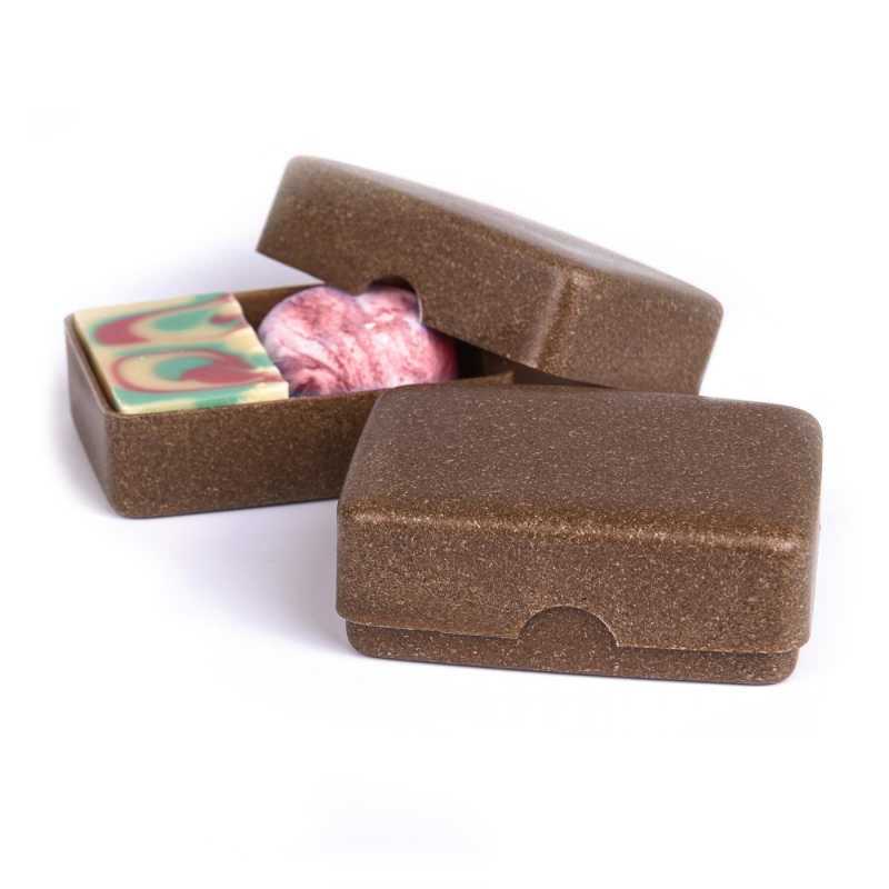 The travel soap box is made of 100% natural and biodegradable material ARBOFORM also called "liquid wood", the material is a mixture of lignin, cellulose and na