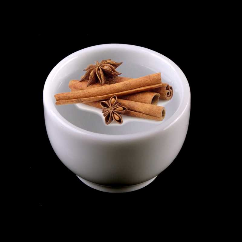 Cassiacinnamon essential oil (also known as Chinese cinnamon) is another of the cinnamon oil series. Compared to "classic" cinnamon oils, its aroma is specific,