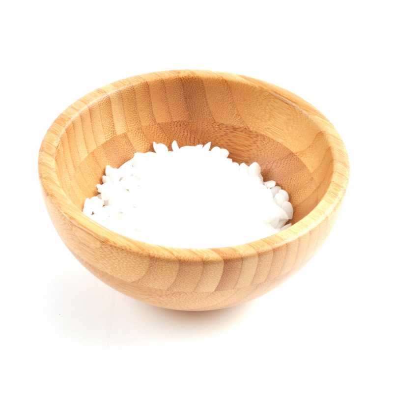 Sodium hydroxide NaOH (also known as caustic soda, caustic soda or in the food industry as E524) is one of the strongest bases.
It is a white solid used in cos
