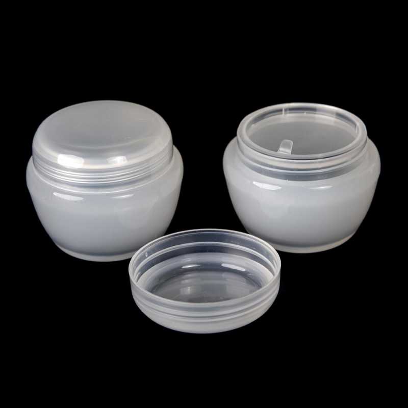 Plastic milk cup with a capacity of 50 ml with a screw-on lid and an inner cap to prevent spillage and contamination of the lid. Suitable for creams, serums and
