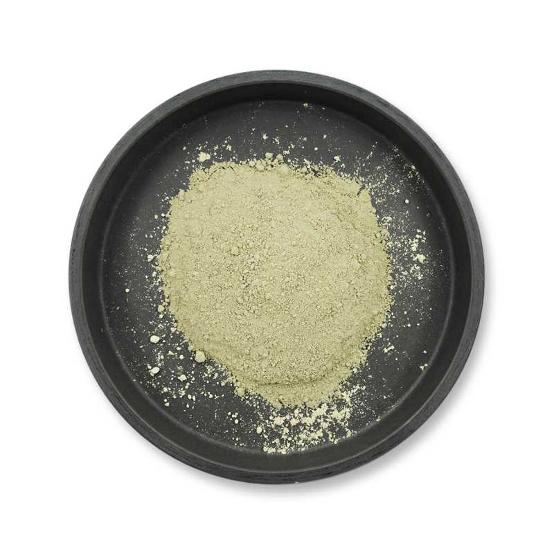 Green cosmetic clay (illite) is one of the most versatile clays. It is a 100% natural fine powder rich in oxides, magnesium, calcium, potassium, manganese, phos