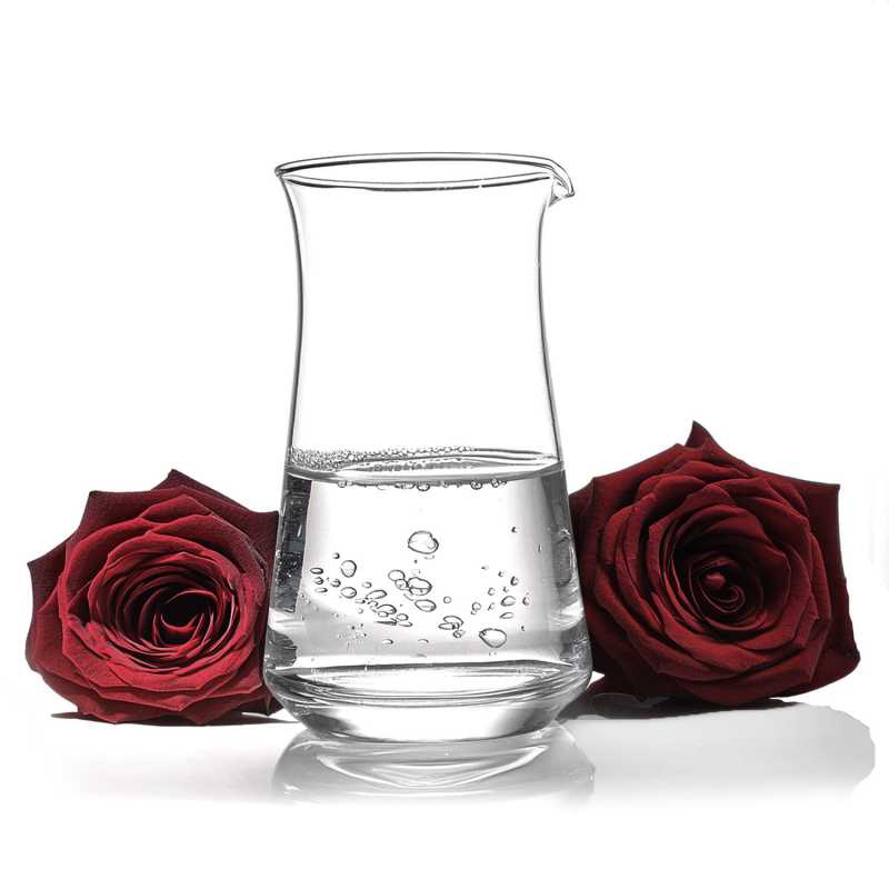 Rose water comes directly from the Bulgarian Valley of Roses. It has a soothing effect, relieves redness and irritation of the skin. Stimulates skin regeneratio