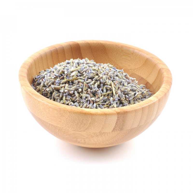 Lavender grosso is a lavender with a very distinctive scent and long inflorescences.
Thanks to its essential oil content, lavender is soothing, helps with fall
