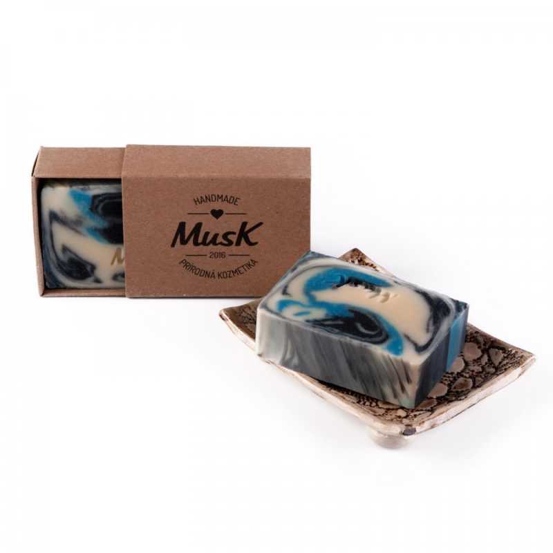 Mr. Divine - this rustic soap with a patchouli scent is designed especially for gentlemen.
The spicy, earthy scent of patchouli is complemented by fresh lemon 