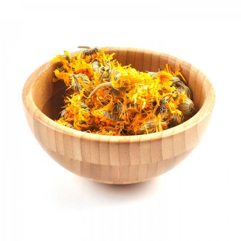 Calendula is known primarily for its anti-inflammatory effects.
It heals irritated and sunburnt skin. It helps to absorb various rashes. It is also suitable fo