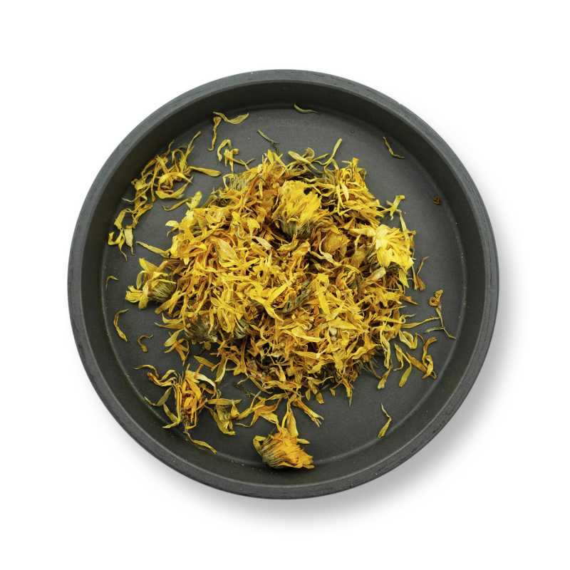 Calendula is known primarily for its anti-inflammatory effects.
It heals irritated and sunburnt skin. It helps to absorb various rashes. It is also suitable fo