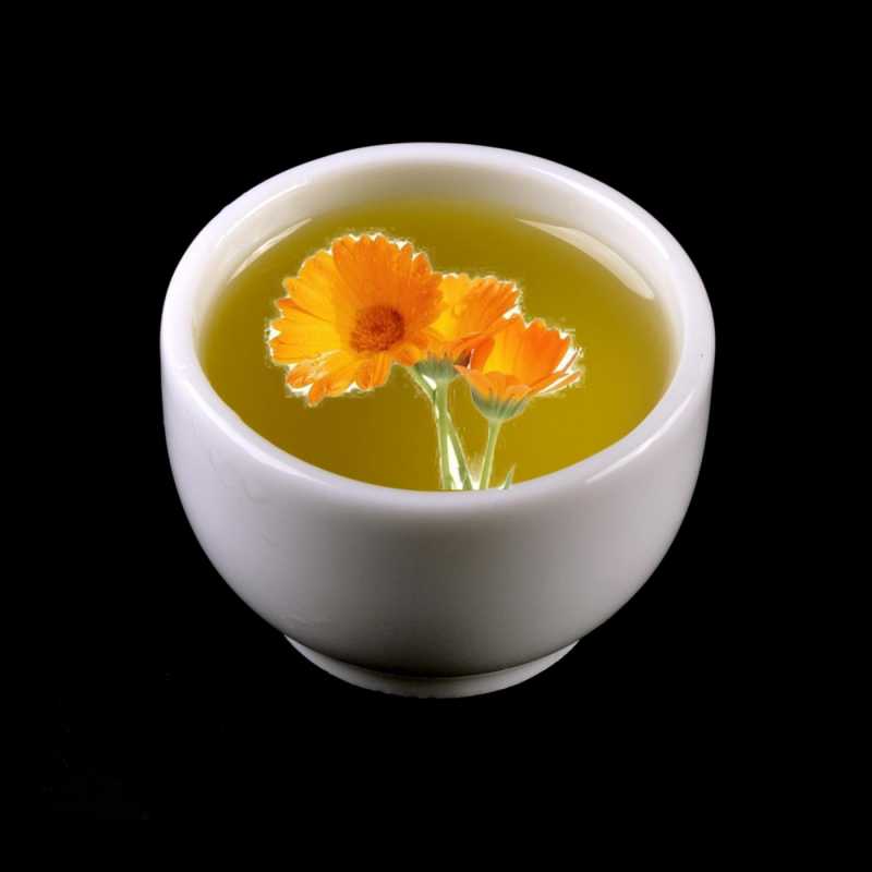 Calendula is macerated in sunflower oil in a ratio of 1:4.Calendula has been known for its effects since the 16th century. It is proven that this plant can heal