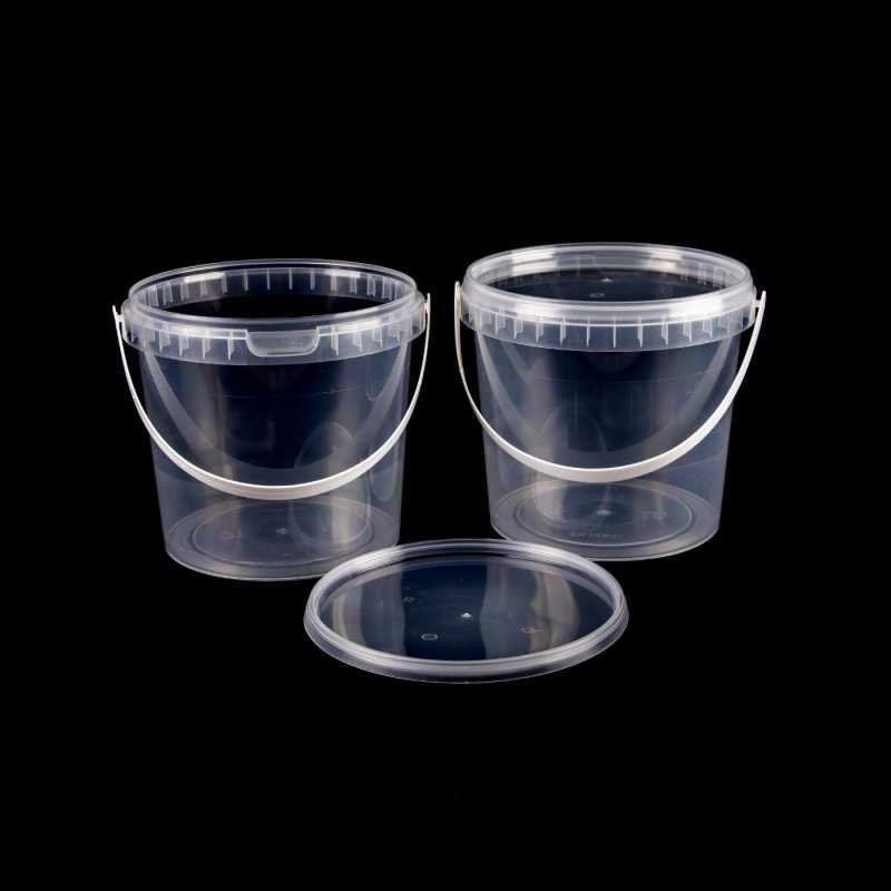 Transparent plastic bucket with handle and transparent lid with a capacity of 2300 ml suitable for storage of solid and liquid substances.Height: 16,8 cm.Plasti