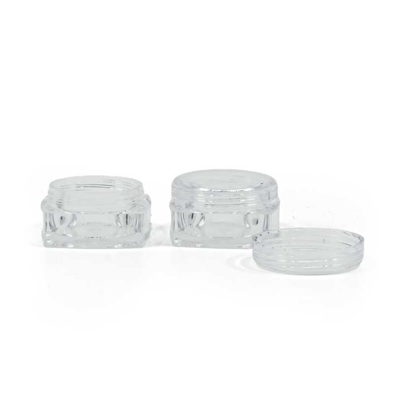 Plastic transparent square cup with transparent round lid with a volume of 3 ml. Suitable for storing serums, eye shadows, nail decoration material.
Volume: 3 