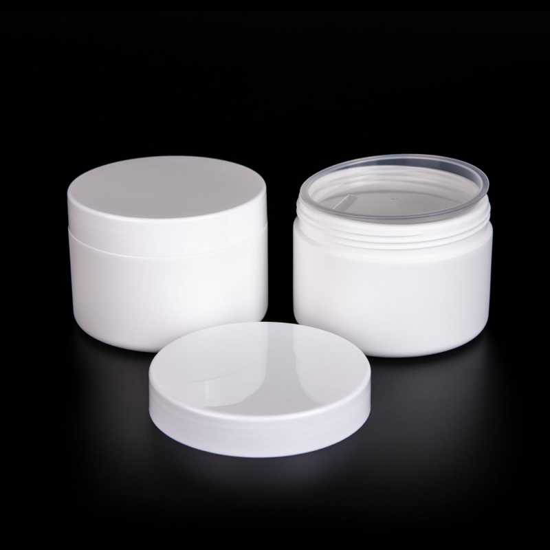 The 250 ml plastic cup is made of white opaque HDPE plastic. It is suitable for storing creams, masks, scrubs, bath salts and much more. Comes with a membrane t