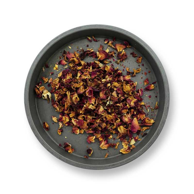 Rose hips red have antibacterial, detoxifying and anti-inflammatory effects. Not suitable for children under 3 years of age. They can be used as part of creams,