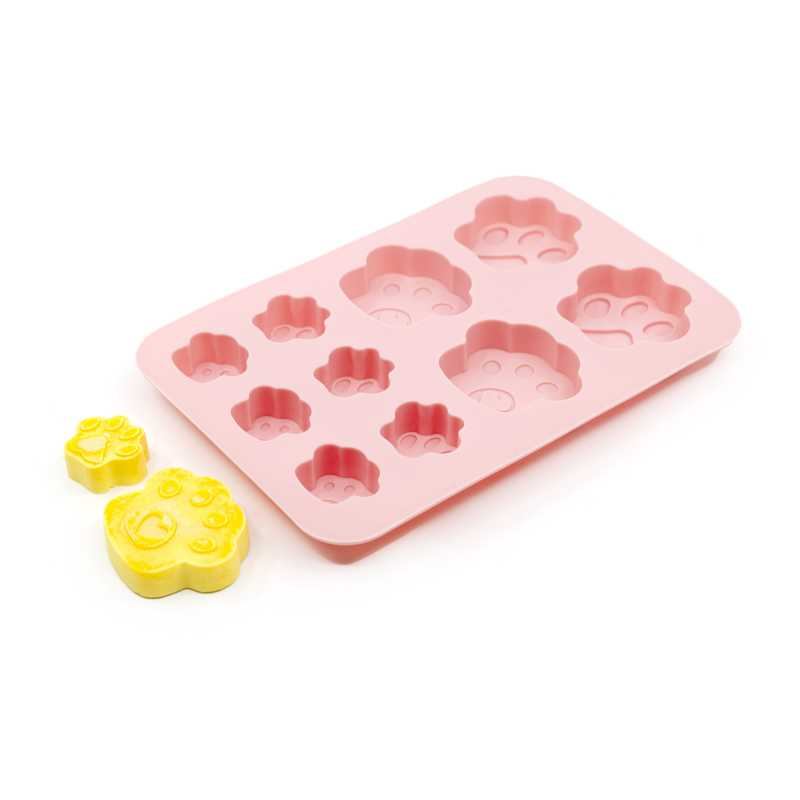 Silicone moulds are very flexible and can be used to cast a variety of substances including soaps, waxes and soap bases.
Pour the liquid heated mass into the m