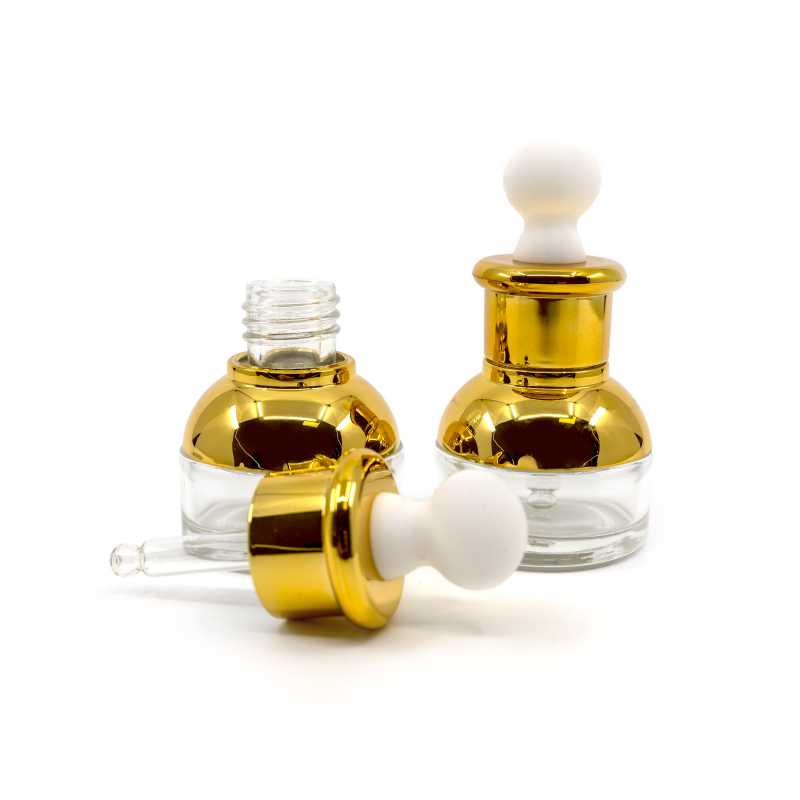 Luxurious thick glass bottle with gold coloured lid and dropper, suitable for oils, essential oils and liquid serums.Volume: 20 mlHeight: 8,2 cm
Bottle size: 5