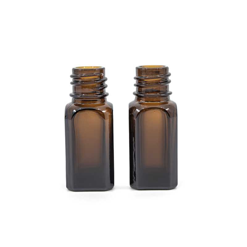 Glass bottle, so-called vial, made of brown glass. It has a square shape and can be combined with different caps with a diameter of 18 mm.Volume: 10 ml
Height 