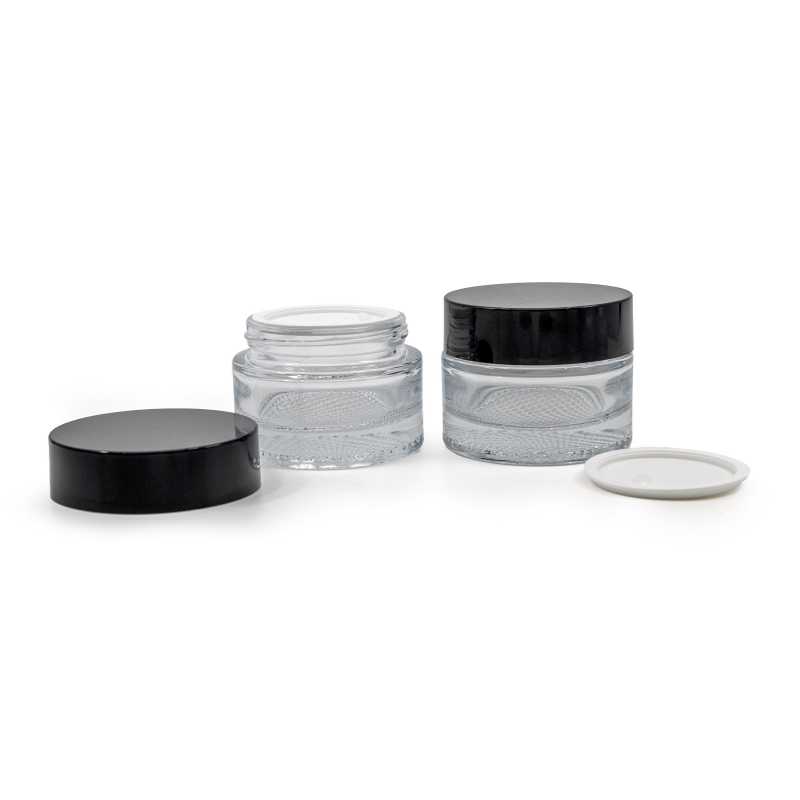 Elegant glass cup made of thick transparent glass with a volume of 50 ml. Suitable for storing creams, balms, oils or samples. The diameter of the lid is 6,4 cm