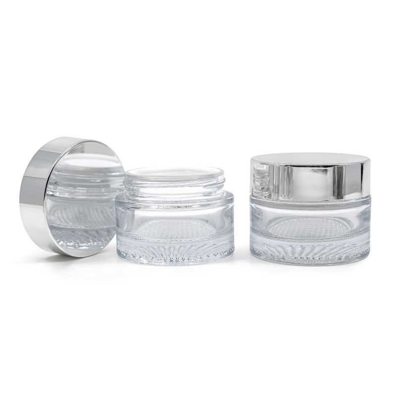 Elegant glass cup made of thick transparent glass with a volume of 50 ml. Suitable for storing creams, balms, oils or samples. The diameter of the lid is 6,4 cm