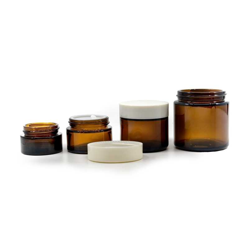 Glass jar made of thick dark brown glass, suitable for storing creams, balms, oils or samples. It also has an inner lid to prevent the cream from spilling out a