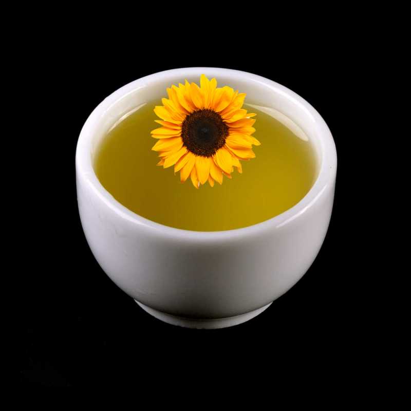 A great addition to your beauty products and a raw material that you will also appreciate when making soap is sunflower oil, rich in oleic acid. However, this i