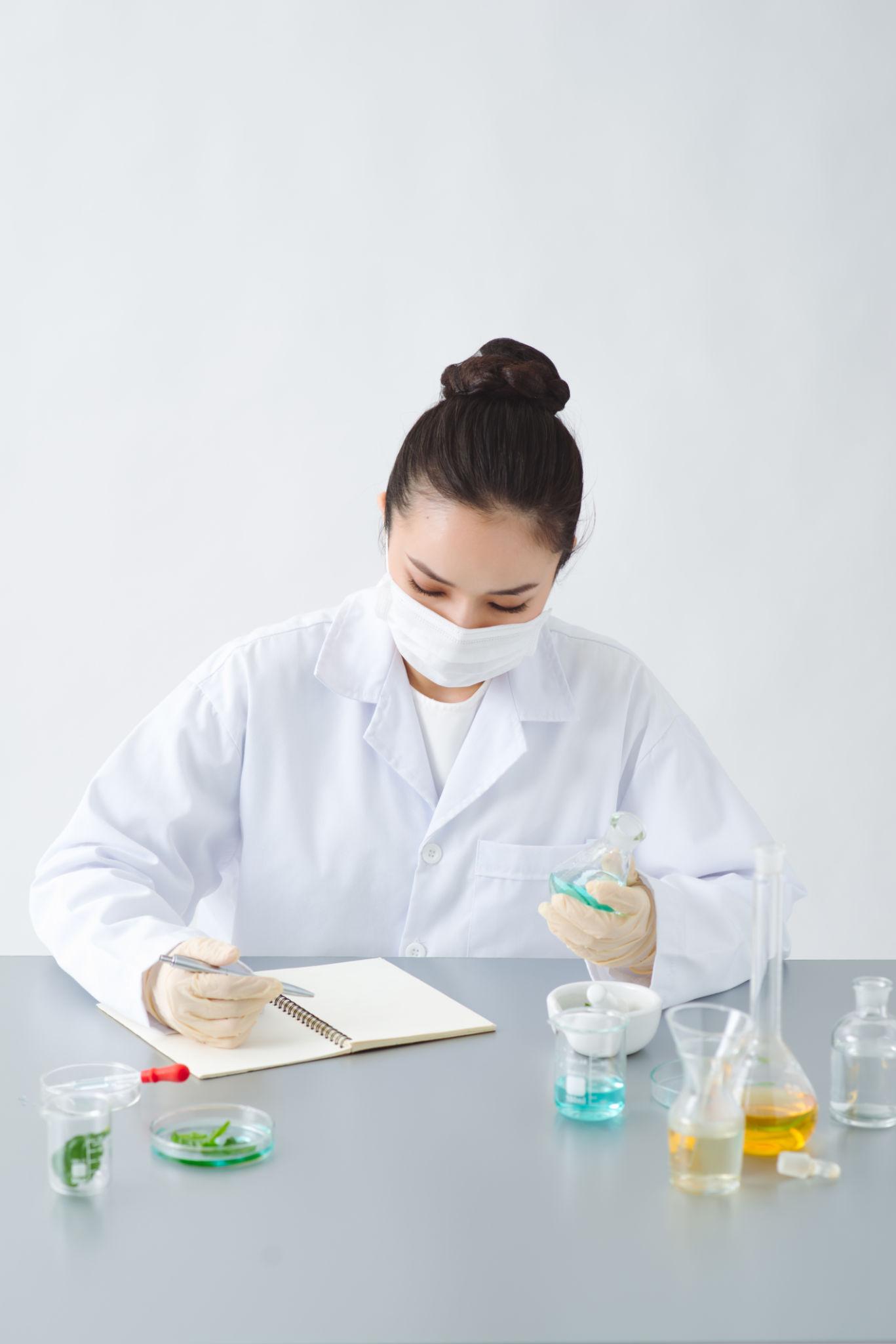Ingredients list on the label of a cosmetic product — INCI ingredients according to Regulation 1223/2009